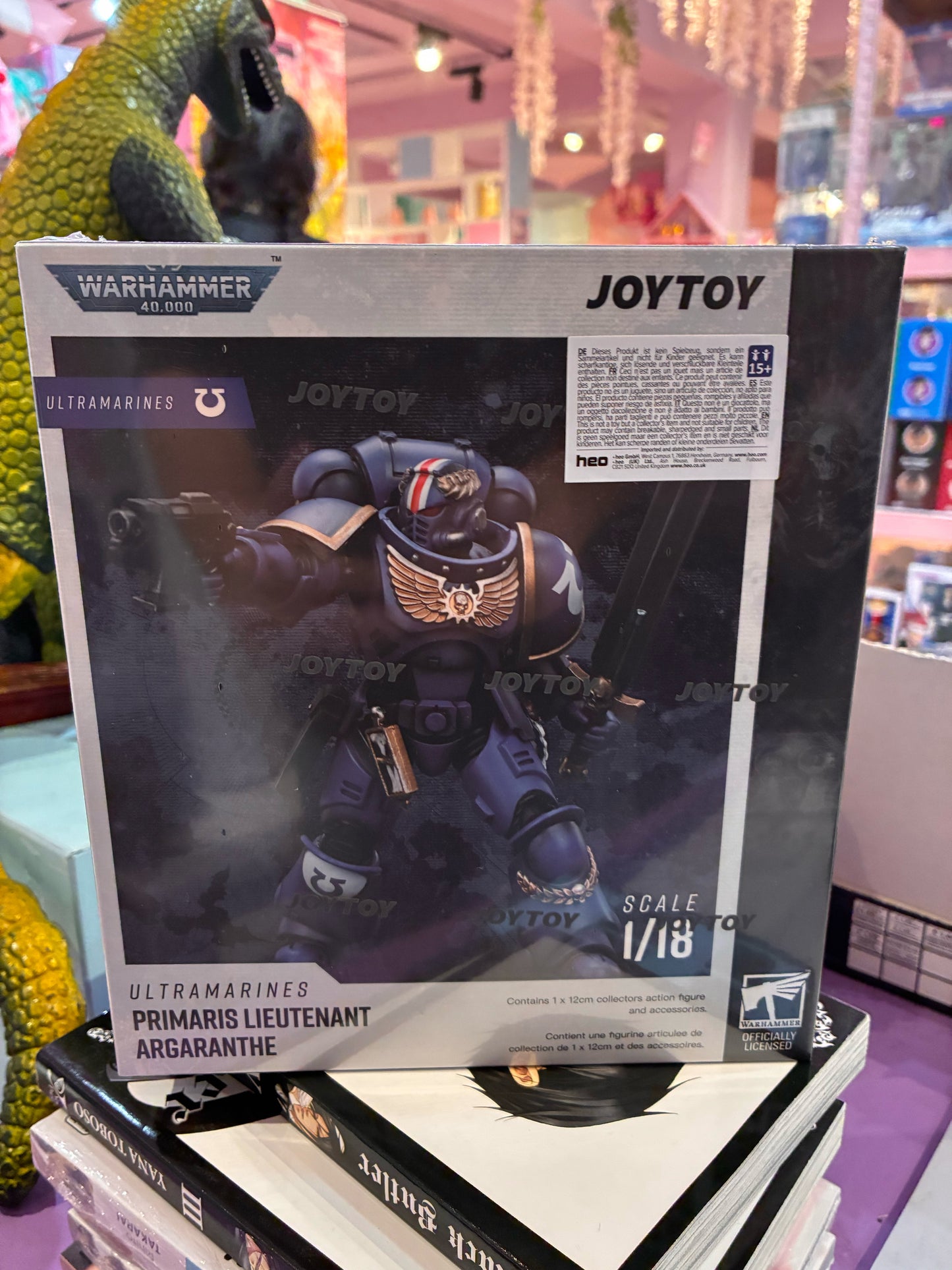 Joy Toy - Warhammer 40K - Ultramarines -  Primaris Lieutenant Argaranthe (12cm)