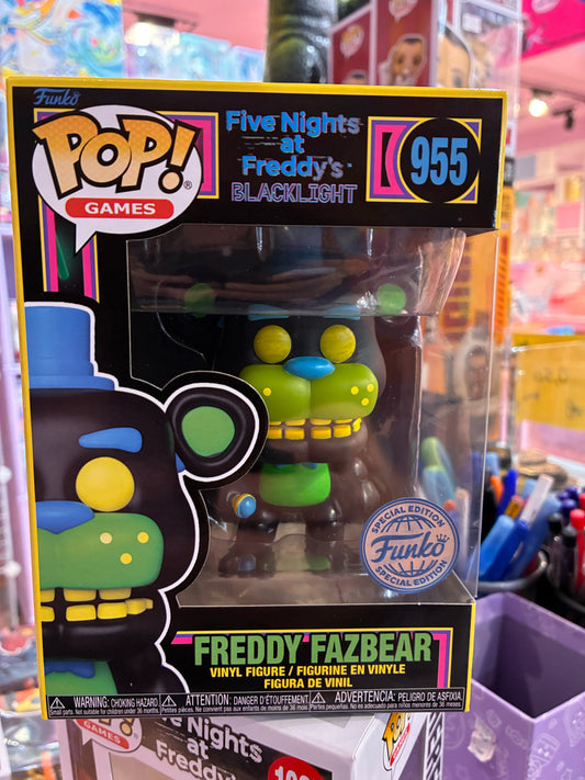Funko Pop! Games 955 - Five Nights at Freddy's - Freddy Fazbear (Blacklight) Special Edition